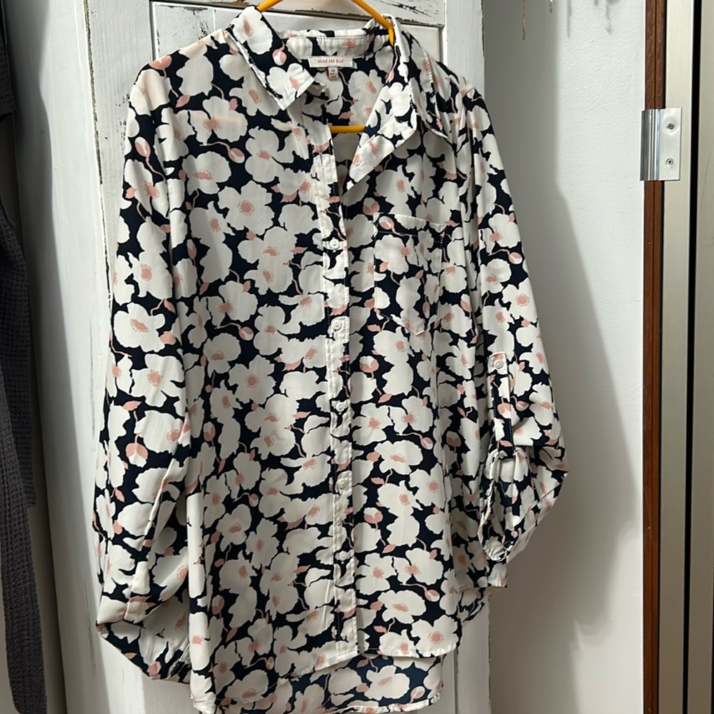 Skies are Blue long sleeve floral top
